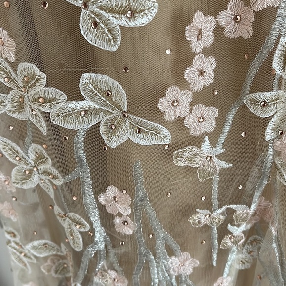 Mac Duggal
Sweetheart Neck Corset Bodice Floral Embroidered Sheath Gown - Picture 12 of 15